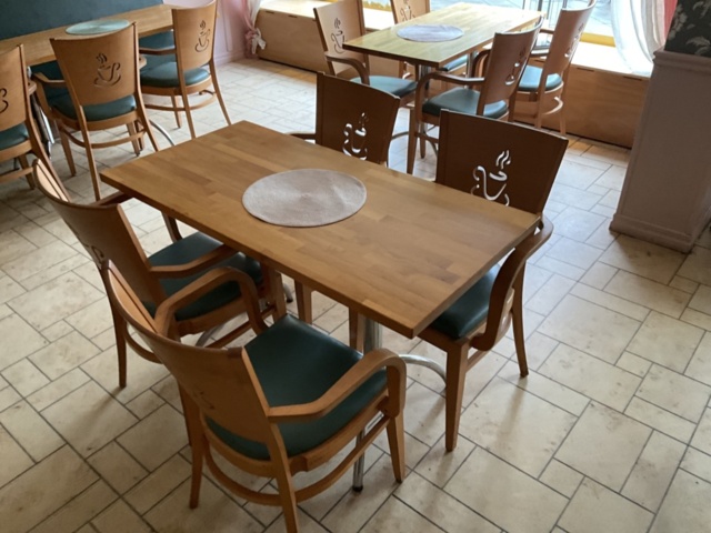 1406396-7 8 st. Bord och 28 st. stolar