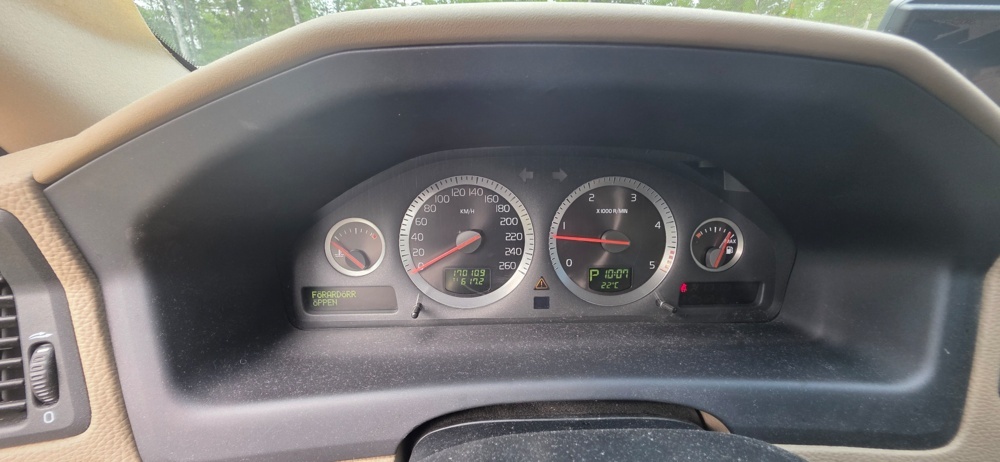 1175790-13 Volvo XC70 D5 AWD Geartronic, 185hk -2007 (Reparationsobjekt)