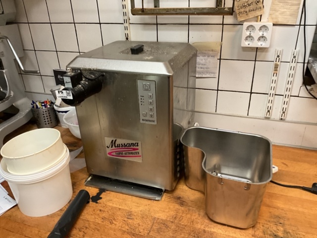 1406408-1 Gräddblås  Mussana