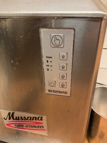 1406408-2 Gräddblås  Mussana