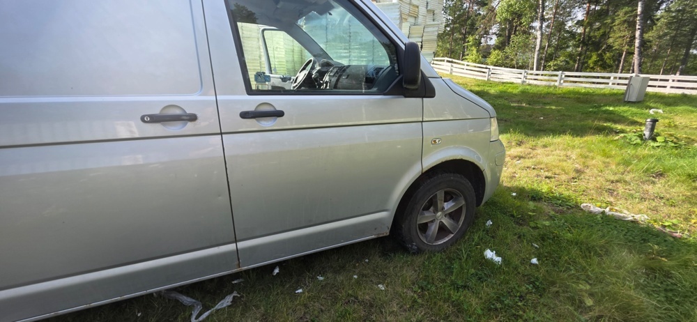 1175791-2 Volkswagen Transporter T30 2.5 TDI Automatisk, 131hk -2009 (Reparationsobjekt)