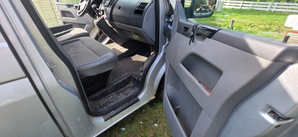 1175791-7 Volkswagen Transporter T30 2.5 TDI Automatisk, 131hk -2009 (Reparationsobjekt)