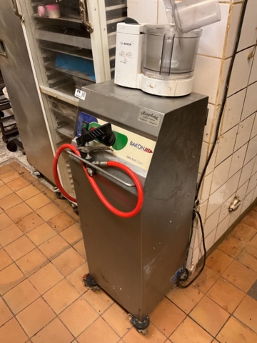 1406414-2 Geléspruta BAKON