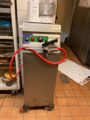 1406414-7 Geléspruta BAKON