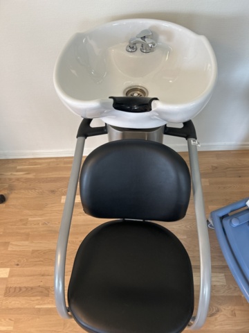 1396436-4 Frisörschamponeringsstol med tvättställ