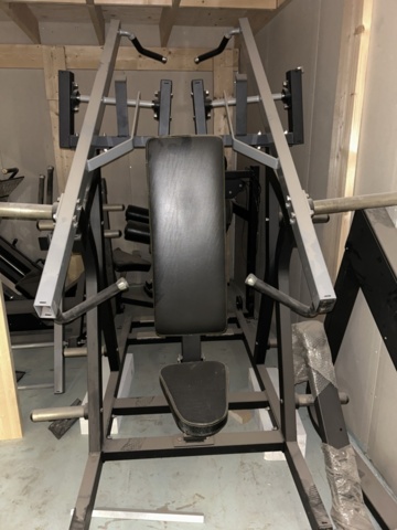 1383200-6 Samling med gymutrustning - styrketräningsmaskiner och konditionsutrustning