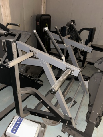 1383200-8 Samling med gymutrustning - styrketräningsmaskiner och konditionsutrustning