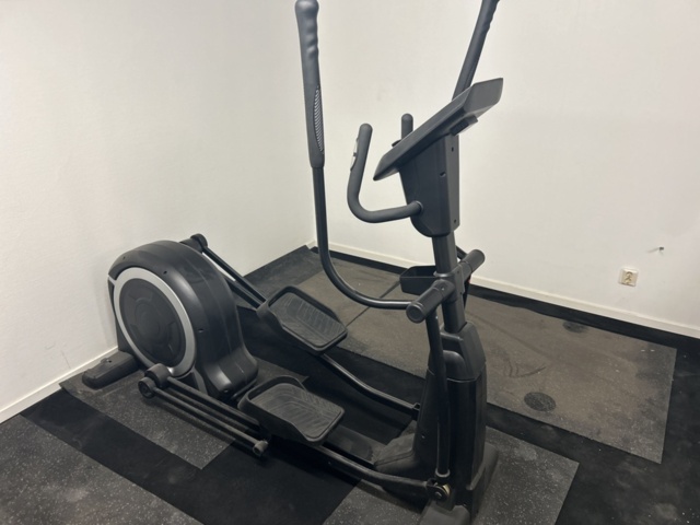 1383200-24 Samling med gymutrustning - styrketräningsmaskiner och konditionsutrustning