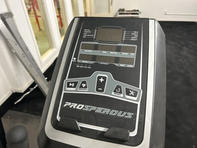 1383200-25 Samling med gymutrustning - styrketräningsmaskiner och konditionsutrustning