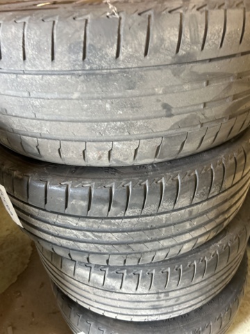 1383212-12 Fälgar med däck 4 st - Mercedes-Benz AMG