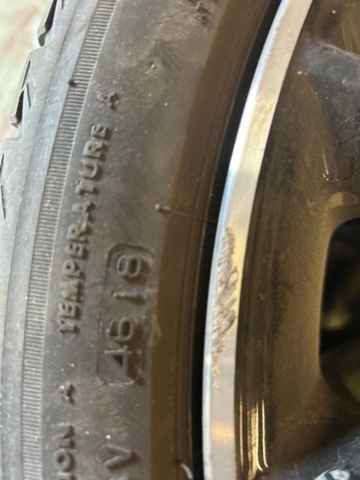 1383212-10 Fälgar med däck 4 st - Mercedes-Benz AMG