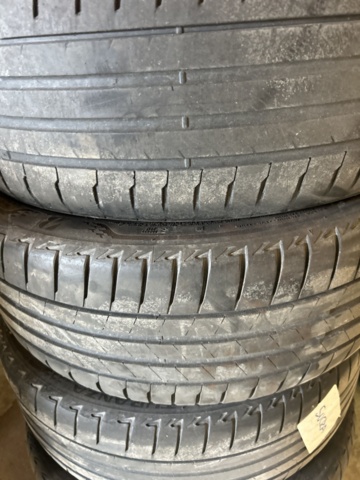 1383212-14 Fälgar med däck 4 st - Mercedes-Benz AMG