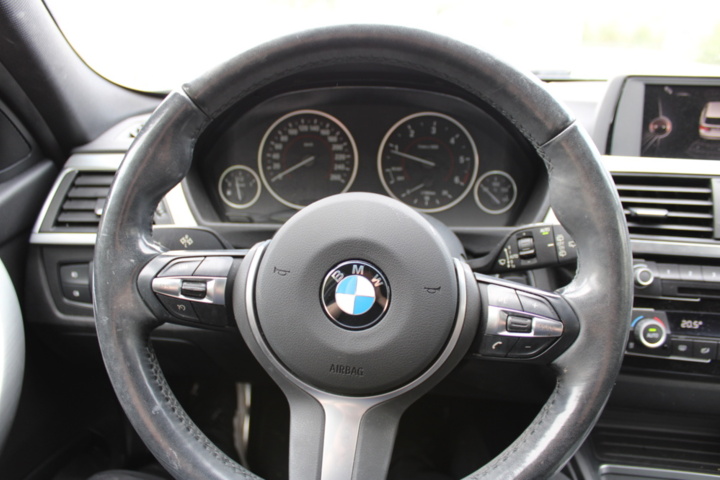 1411730-26 BMW 320d Touring Steptronic, 190hk, 2017