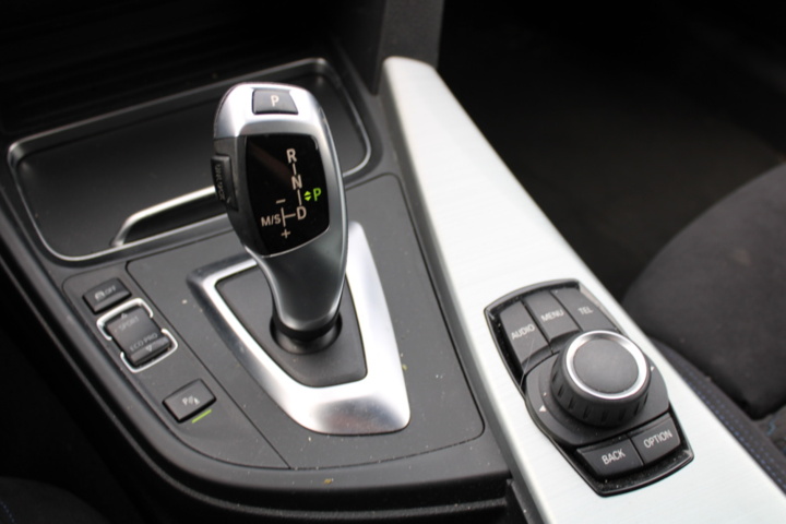 1411730-28 BMW 320d Touring Steptronic, 190hk, 2017