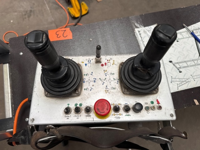 1413212-13 Brokk BM 150