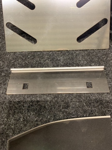 1412485-4 Rampfäste passande Volvo V, XC40