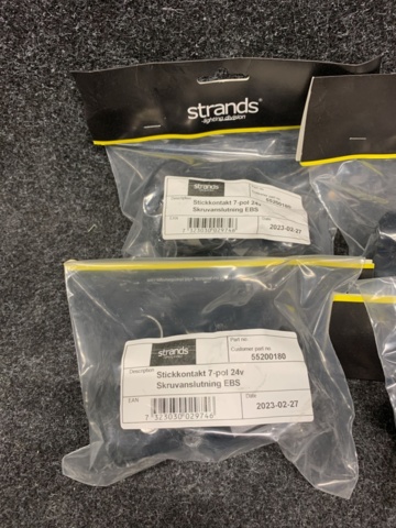 1413560-6 8 st stickkontakter 7-pol 24V