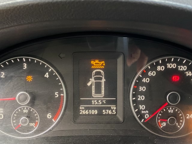 1409883-40 Volkswagen Caddy Skåpbil 1.6 TDI DPF - 2011 (Reparationsobjekt)