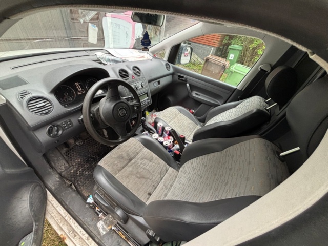 1409883-29 Volkswagen Caddy Skåpbil 1.6 TDI DPF - 2011 (Reparationsobjekt)