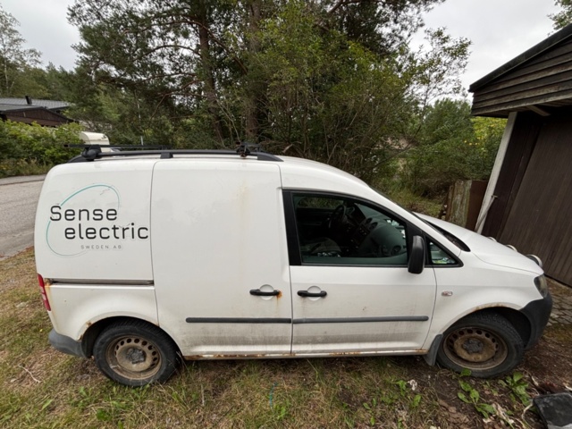 1409883-3 Volkswagen Caddy Skåpbil 1.6 TDI DPF - 2011 (Reparationsobjekt)