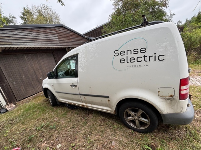 1409883-7 Volkswagen Caddy Skåpbil 1.6 TDI DPF - 2011 (Reparationsobjekt)