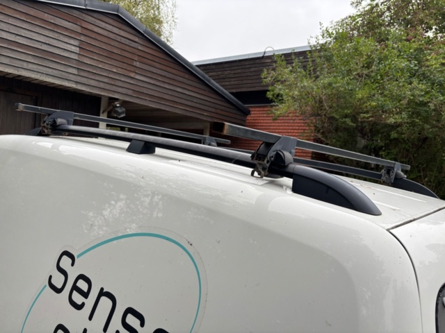 1409883-11 Volkswagen Caddy Skåpbil 1.6 TDI DPF - 2011 (Reparationsobjekt)