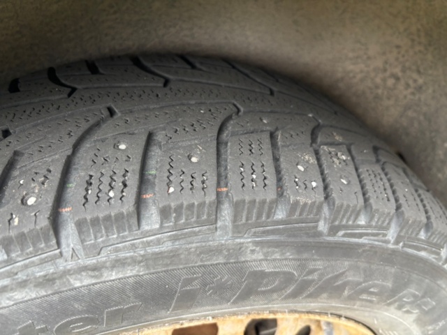 1409883-14 Volkswagen Caddy Skåpbil 1.6 TDI DPF - 2011 (Reparationsobjekt)