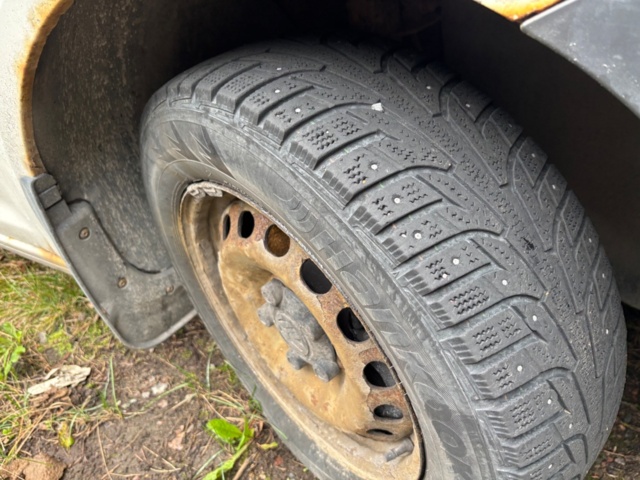 1409883-16 Volkswagen Caddy Skåpbil 1.6 TDI DPF - 2011 (Reparationsobjekt)