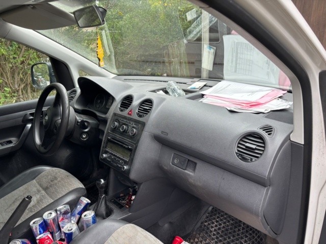 1409883-37 Volkswagen Caddy Skåpbil 1.6 TDI DPF - 2011 (Reparationsobjekt)