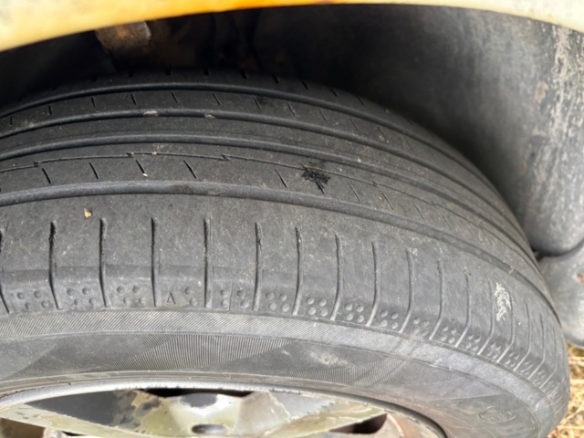 1409883-18 Volkswagen Caddy Skåpbil 1.6 TDI DPF - 2011 (Reparationsobjekt)