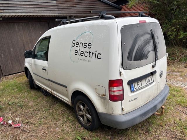 1409883-6 Volkswagen Caddy Skåpbil 1.6 TDI DPF - 2011 (Reparationsobjekt)