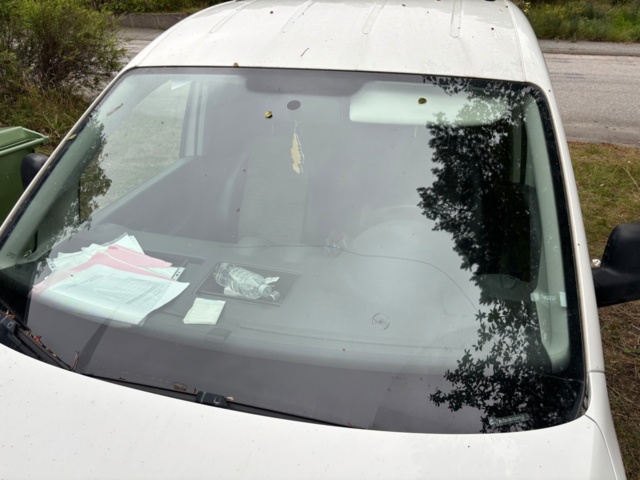 1409883-9 Volkswagen Caddy Skåpbil 1.6 TDI DPF - 2011 (Reparationsobjekt)