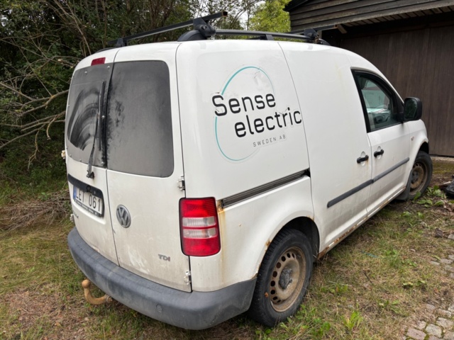 1409883-4 Volkswagen Caddy Skåpbil 1.6 TDI DPF - 2011 (Reparationsobjekt)