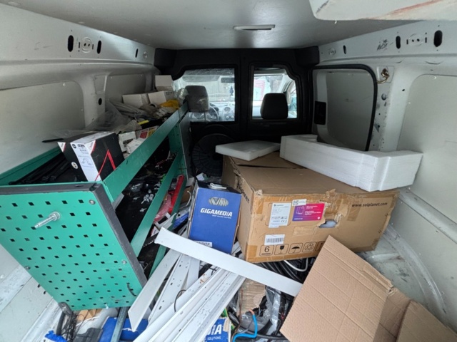 1409883-23 Volkswagen Caddy Skåpbil 1.6 TDI DPF - 2011 (Reparationsobjekt)