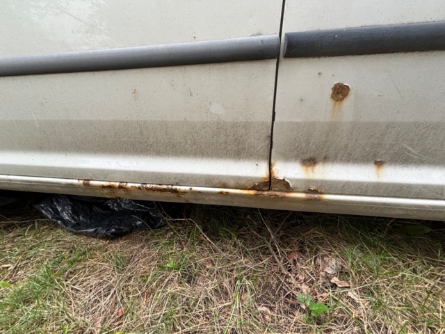 1409883-47 Volkswagen Caddy Skåpbil 1.6 TDI DPF - 2011 (Reparationsobjekt)