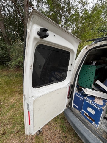 1409883-25 Volkswagen Caddy Skåpbil 1.6 TDI DPF - 2011 (Reparationsobjekt)