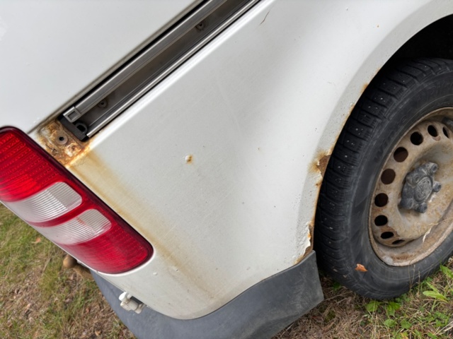 1409883-50 Volkswagen Caddy Skåpbil 1.6 TDI DPF - 2011 (Reparationsobjekt)