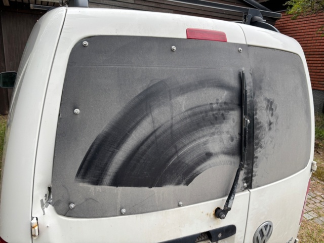 1409883-42 Volkswagen Caddy Skåpbil 1.6 TDI DPF - 2011 (Reparationsobjekt)