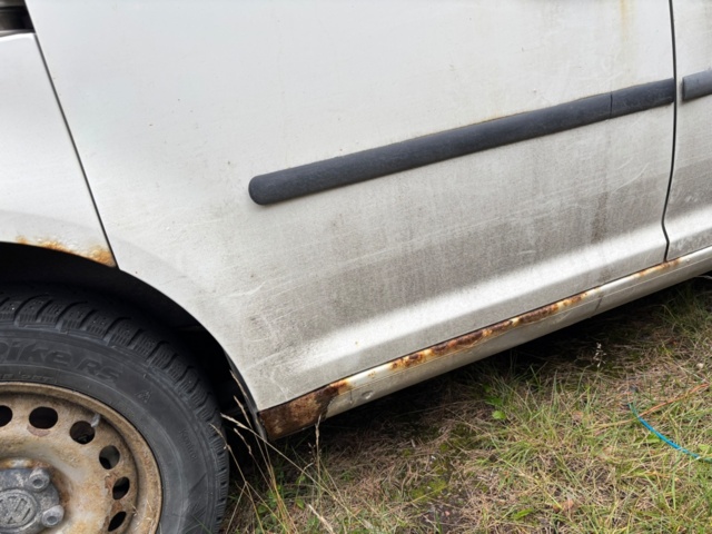 1409883-49 Volkswagen Caddy Skåpbil 1.6 TDI DPF - 2011 (Reparationsobjekt)