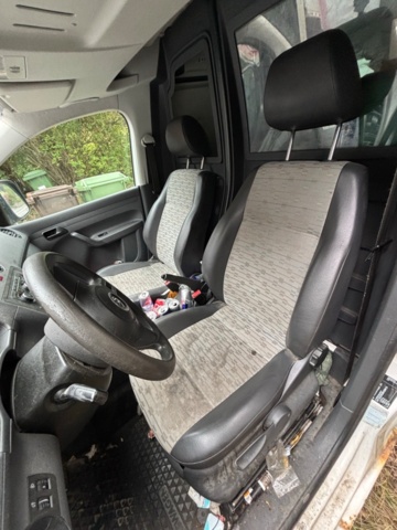 1409883-33 Volkswagen Caddy Skåpbil 1.6 TDI DPF - 2011 (Reparationsobjekt)