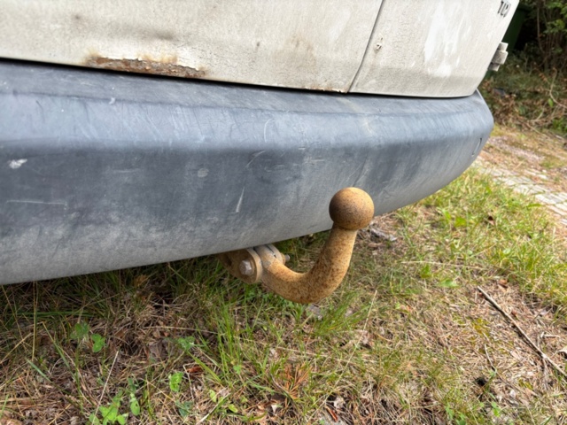 1409883-12 Volkswagen Caddy Skåpbil 1.6 TDI DPF - 2011 (Reparationsobjekt)