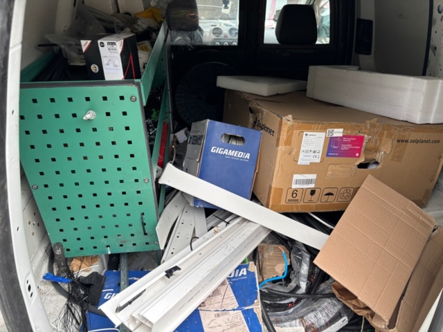 1409883-24 Volkswagen Caddy Skåpbil 1.6 TDI DPF - 2011 (Reparationsobjekt)