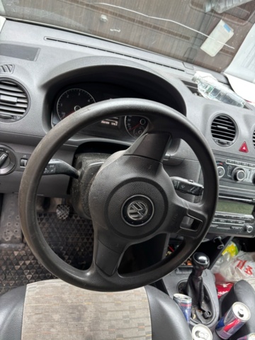 1409883-31 Volkswagen Caddy Skåpbil 1.6 TDI DPF - 2011 (Reparationsobjekt)