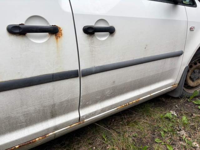 1409883-56 Volkswagen Caddy Skåpbil 1.6 TDI DPF - 2011 (Reparationsobjekt)