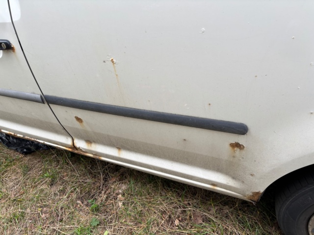 1409883-55 Volkswagen Caddy Skåpbil 1.6 TDI DPF - 2011 (Reparationsobjekt)