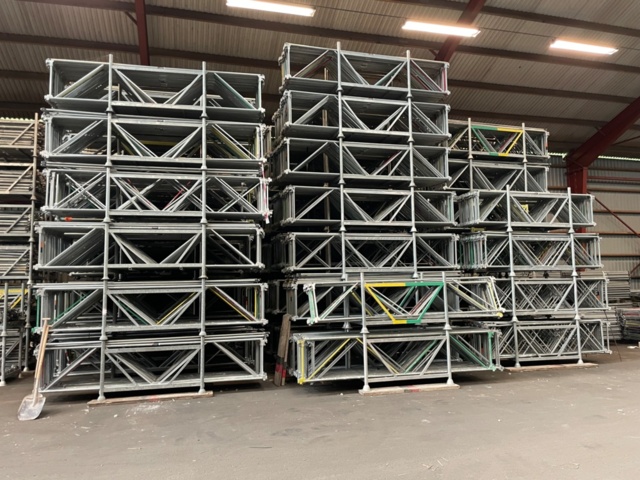 1388727-1 Super 9 ställning