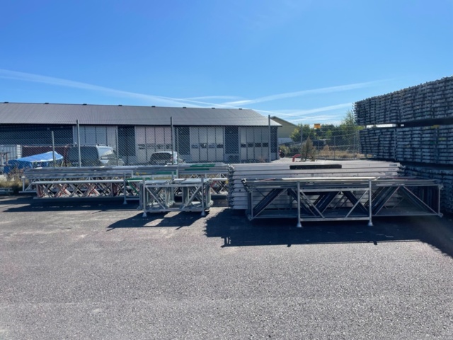 1388727-6 Super 9 ställning