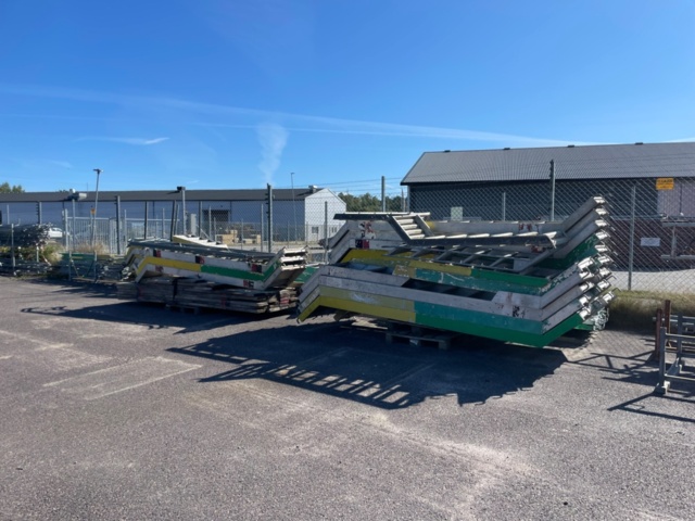 1388727-8 Super 9 ställning