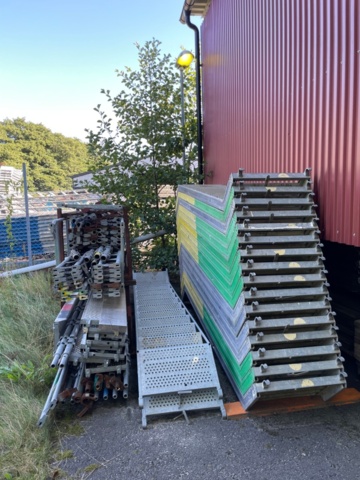 1388727-11 Super 9 ställning