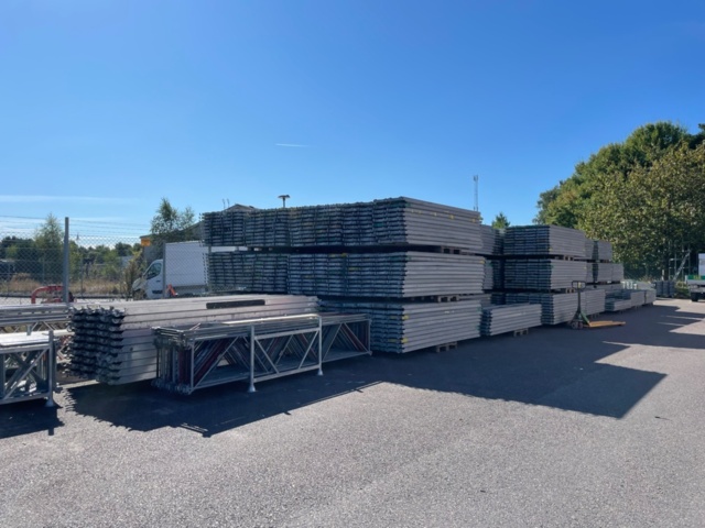 1388727-13 Super 9 ställning